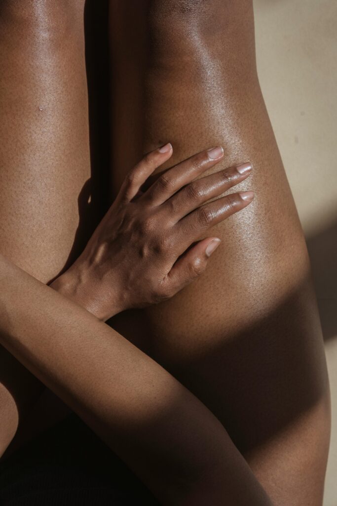 Femme bronzé au soleil